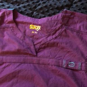 WonderWink scrub top 3x Patience collar Grape